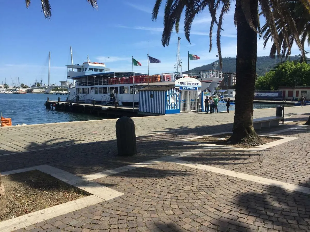 Ferienwohnung Il Mare In Piazza La Spezia Italien